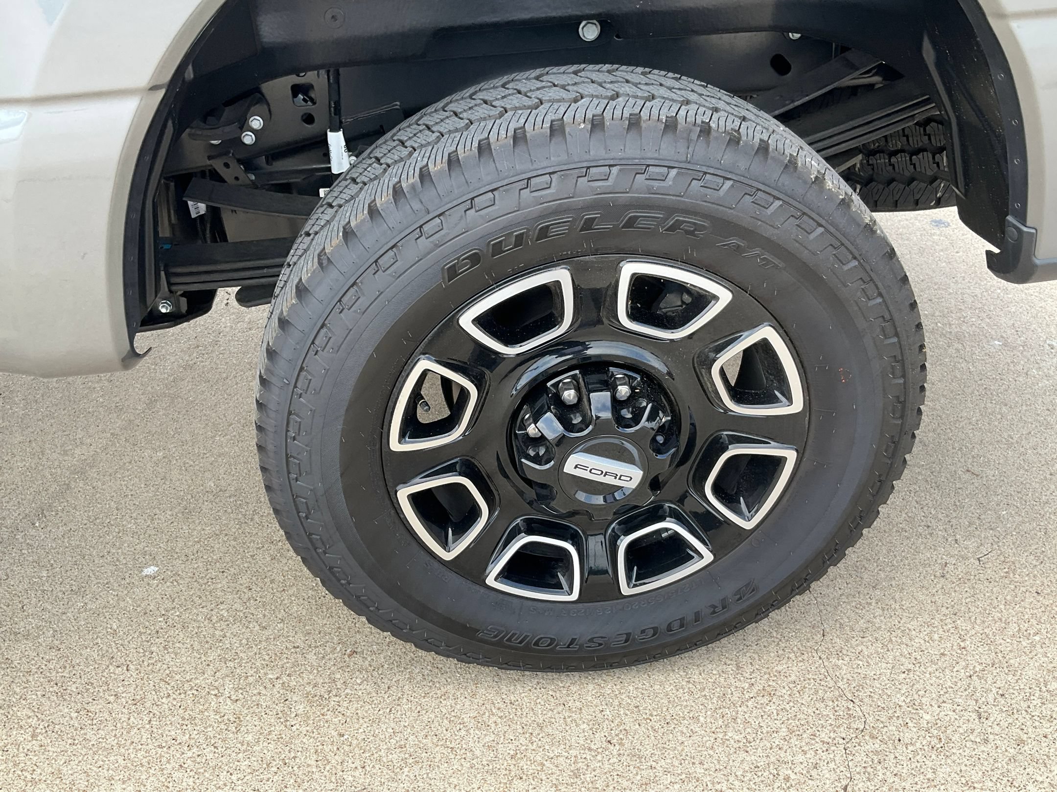 2026 Ford F-350 Super Duty Platinum - Photo 16