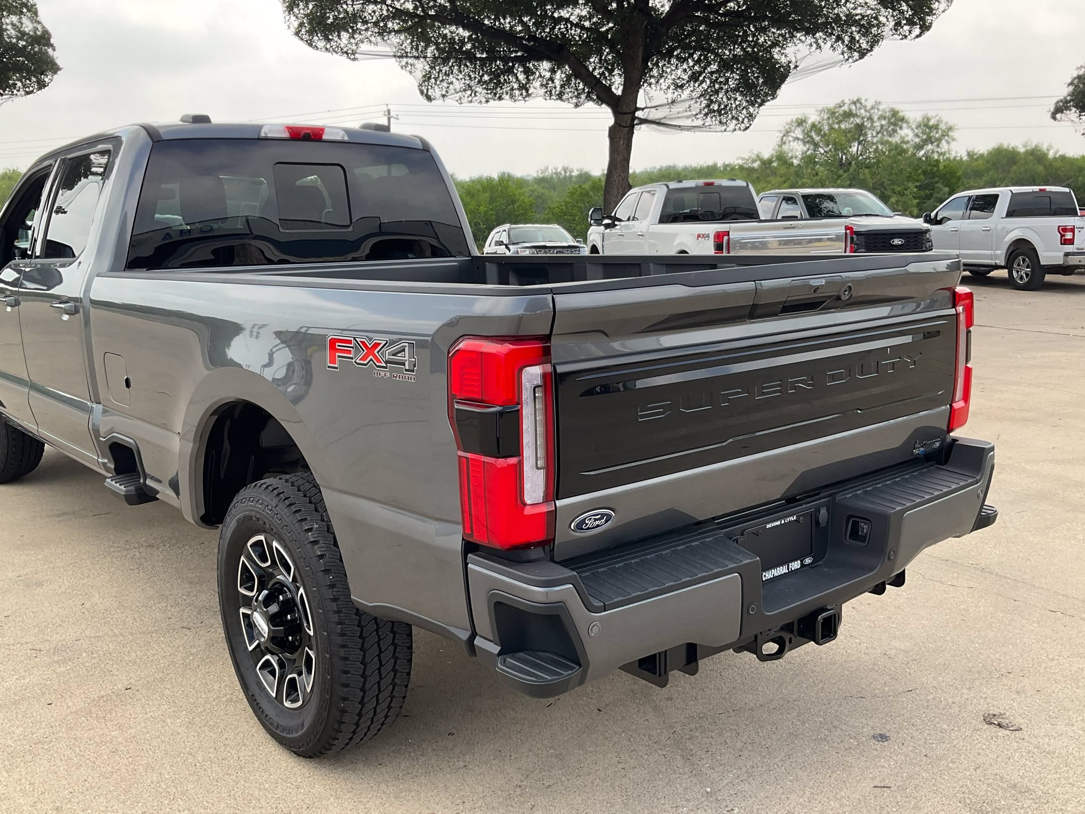 2026 Ford F-350 Super Duty Platinum - Photo 17