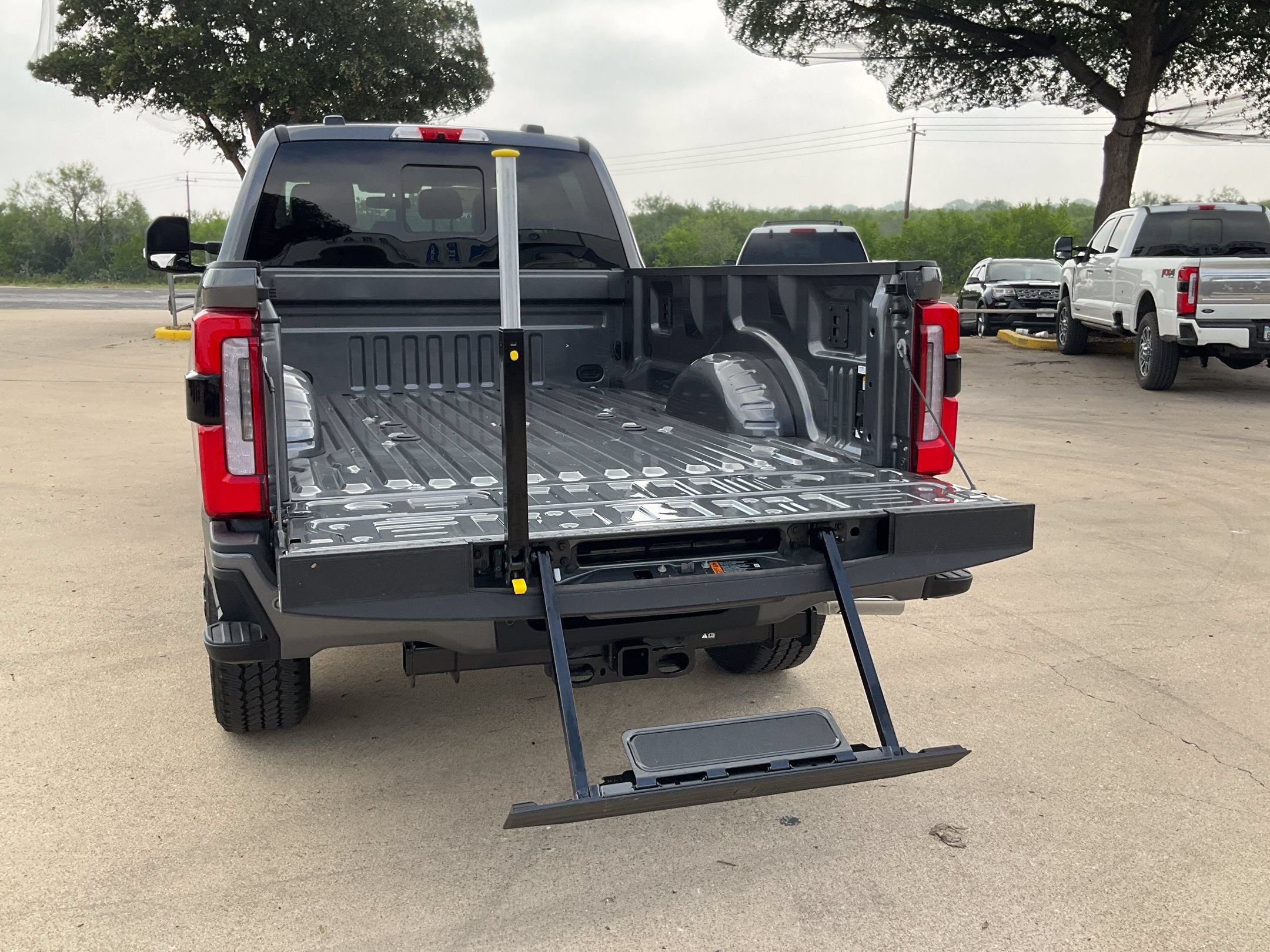 2026 Ford F-350 Super Duty Platinum - Photo 18