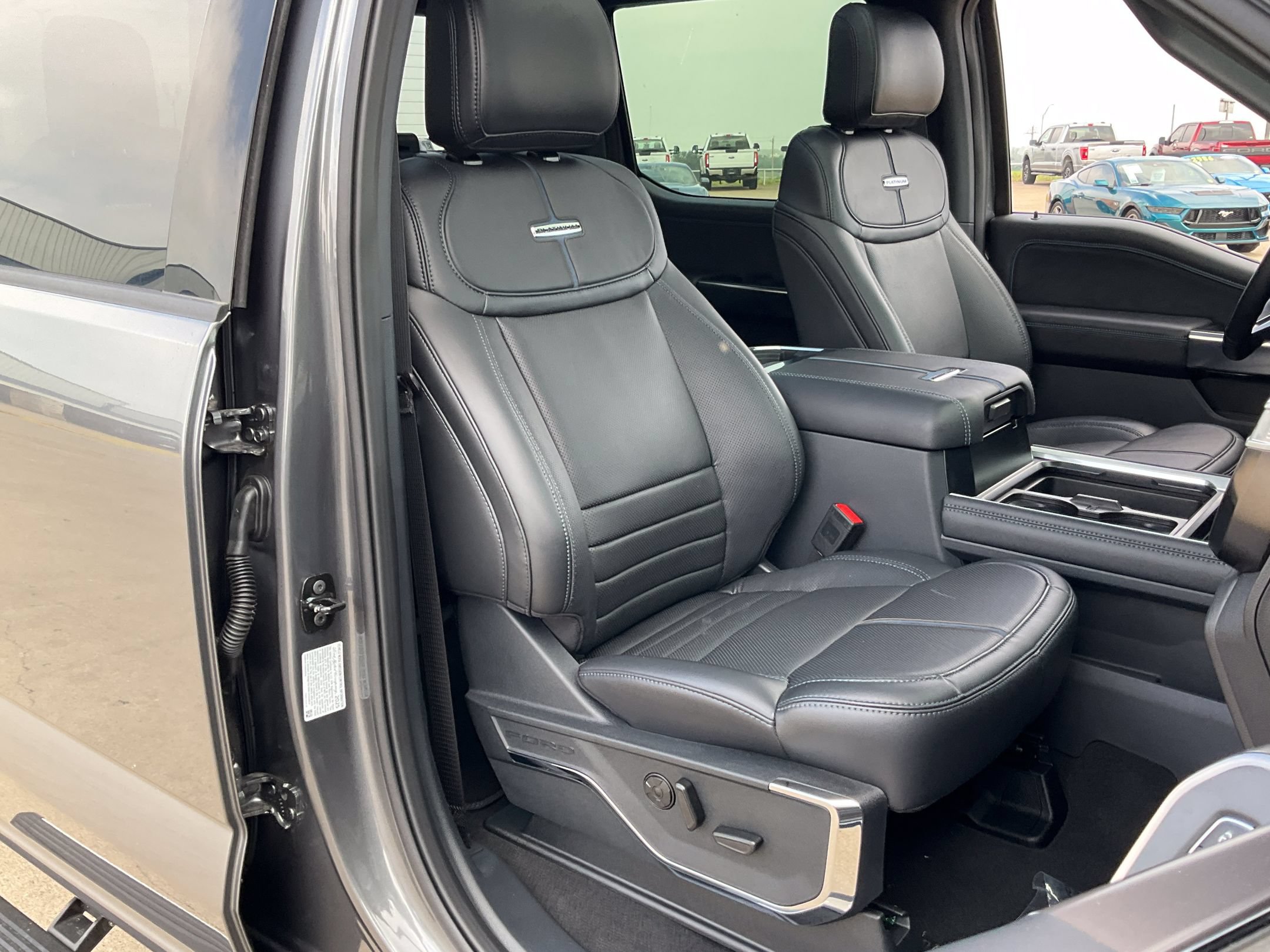 2026 Ford F-350 Super Duty Platinum - Photo 23