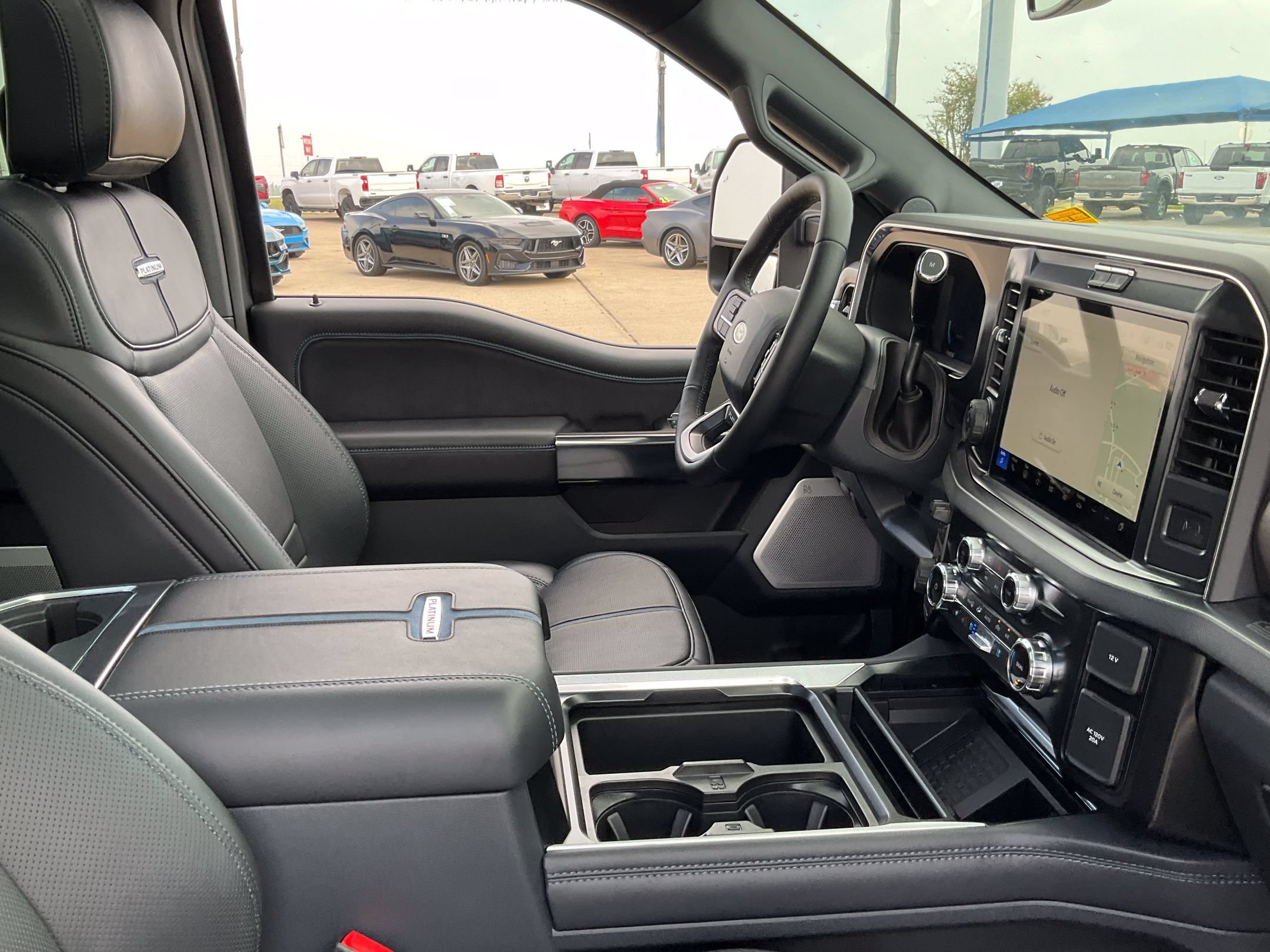2026 Ford F-350 Super Duty Platinum - Photo 24