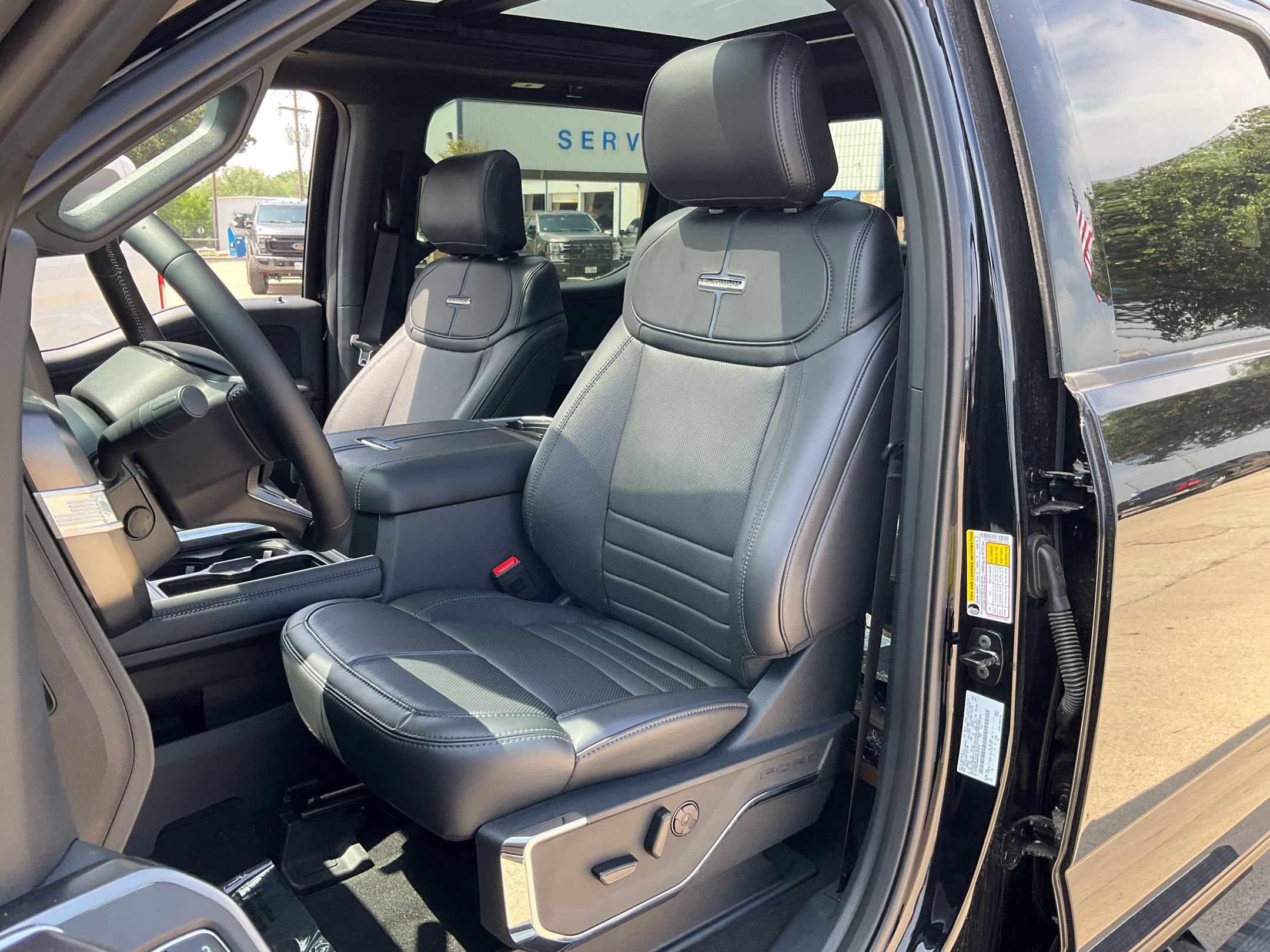 2026 Ford F-350 Super Duty Platinum - Photo 8
