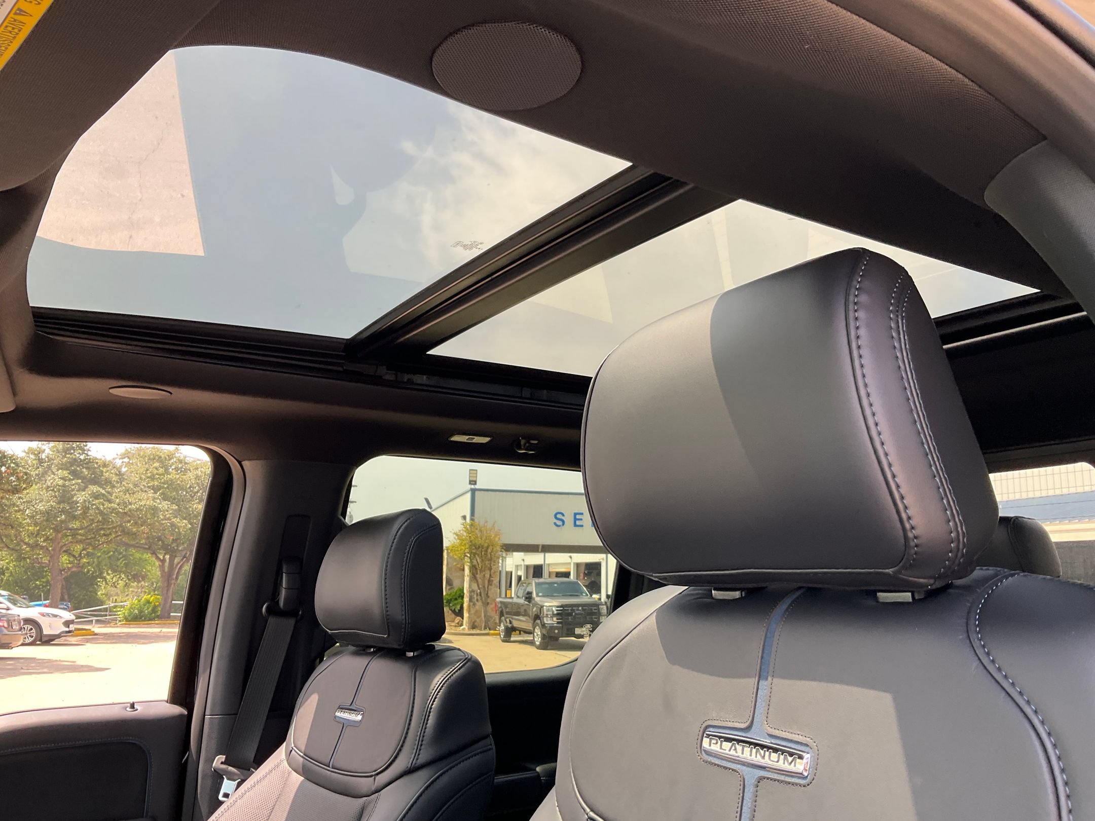 2026 Ford F-350 Super Duty Platinum - Photo 9