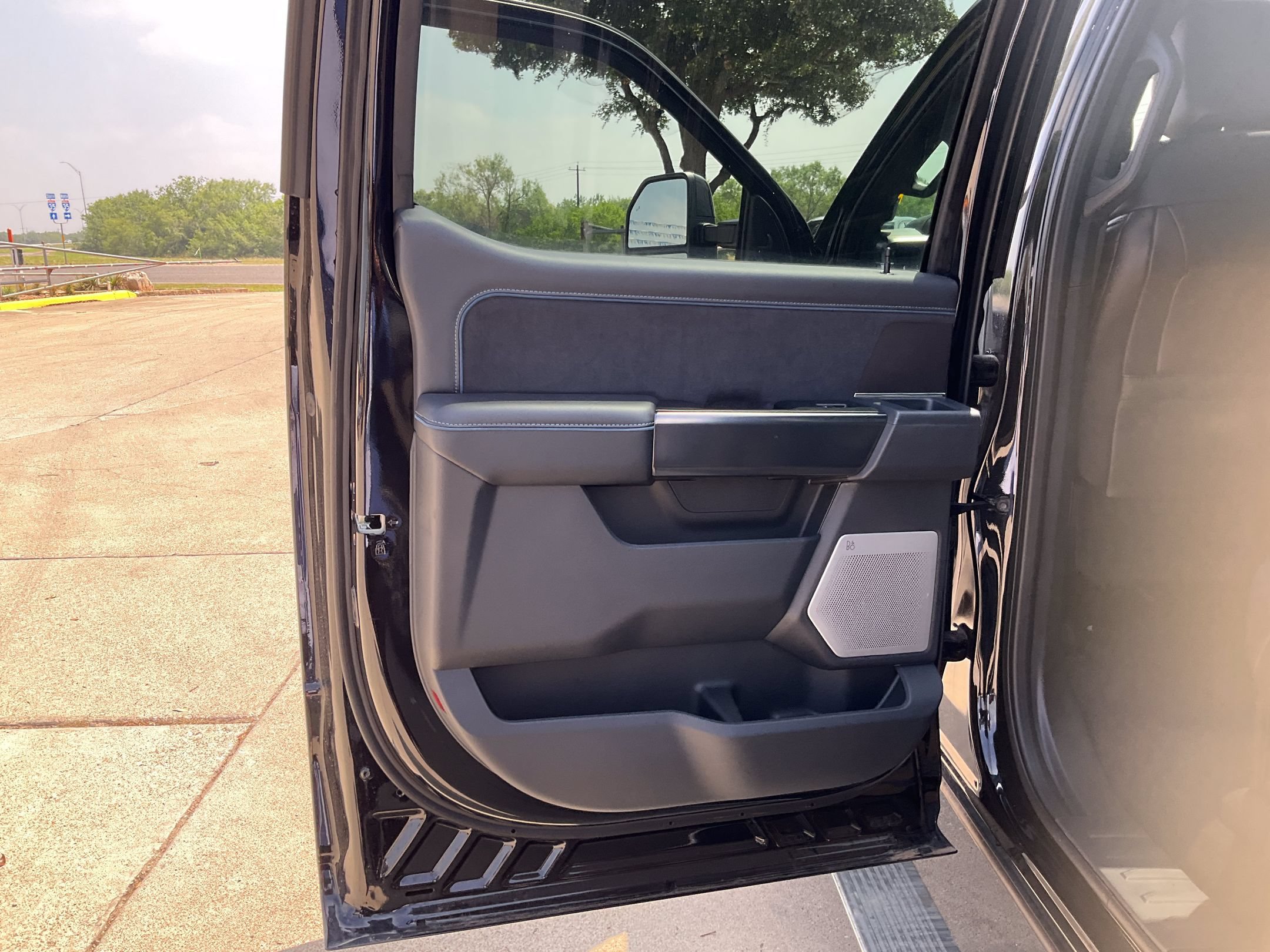 2026 Ford F-350 Super Duty Platinum - Photo 13