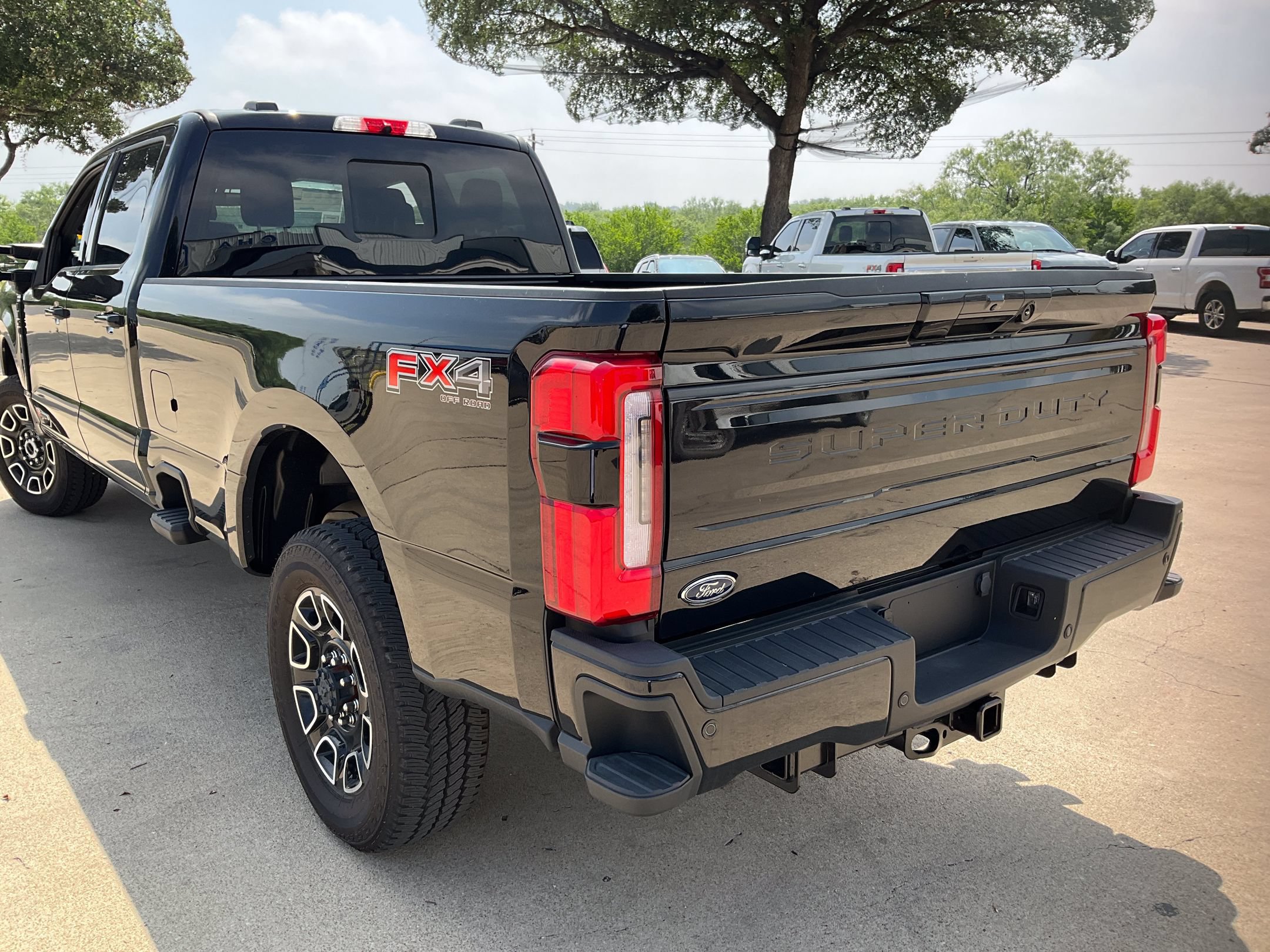 2026 Ford F-350 Super Duty Platinum - Photo 17