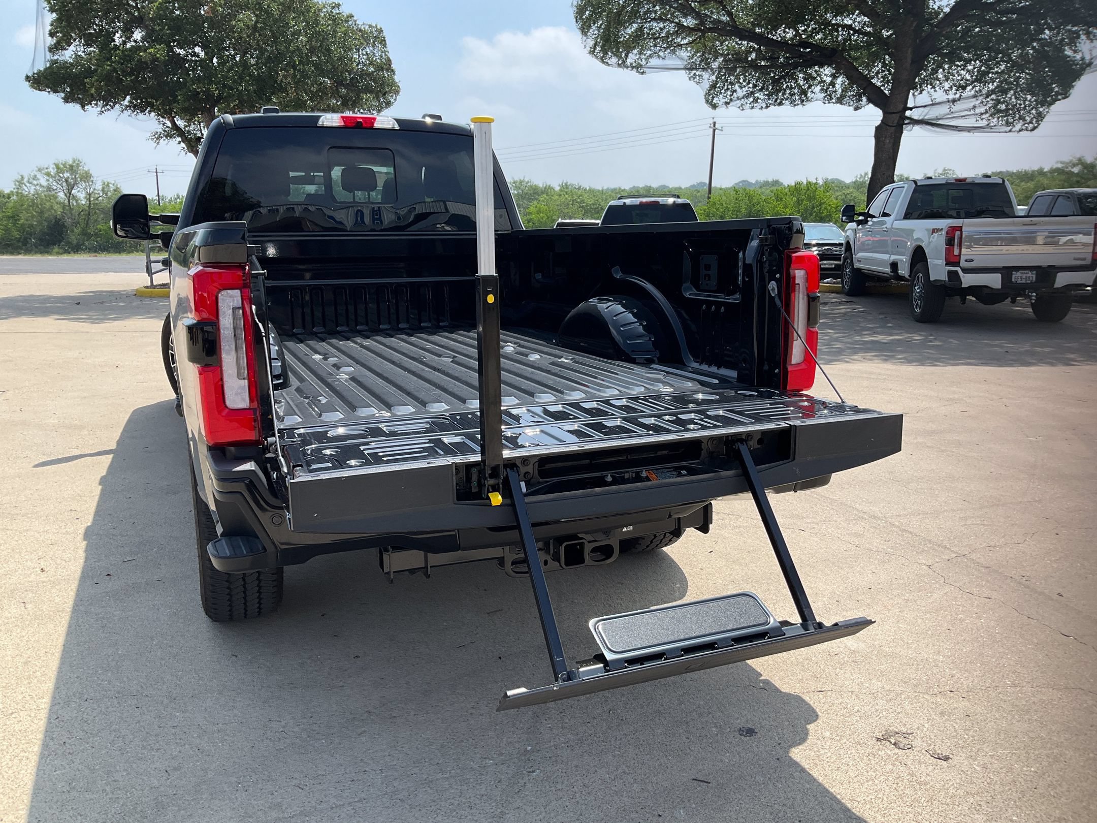 2026 Ford F-350 Super Duty Platinum - Photo 18