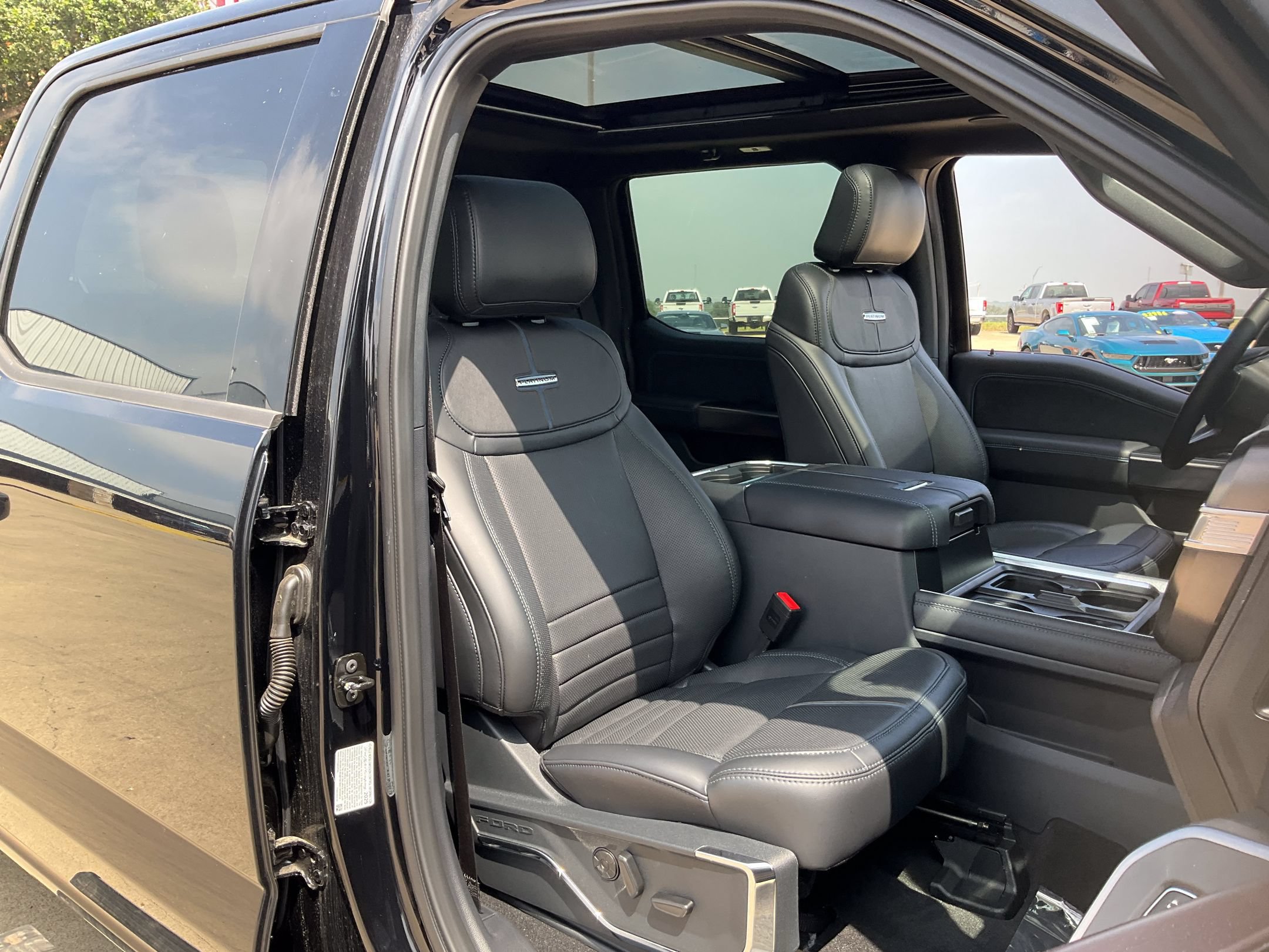2026 Ford F-350 Super Duty Platinum - Photo 21