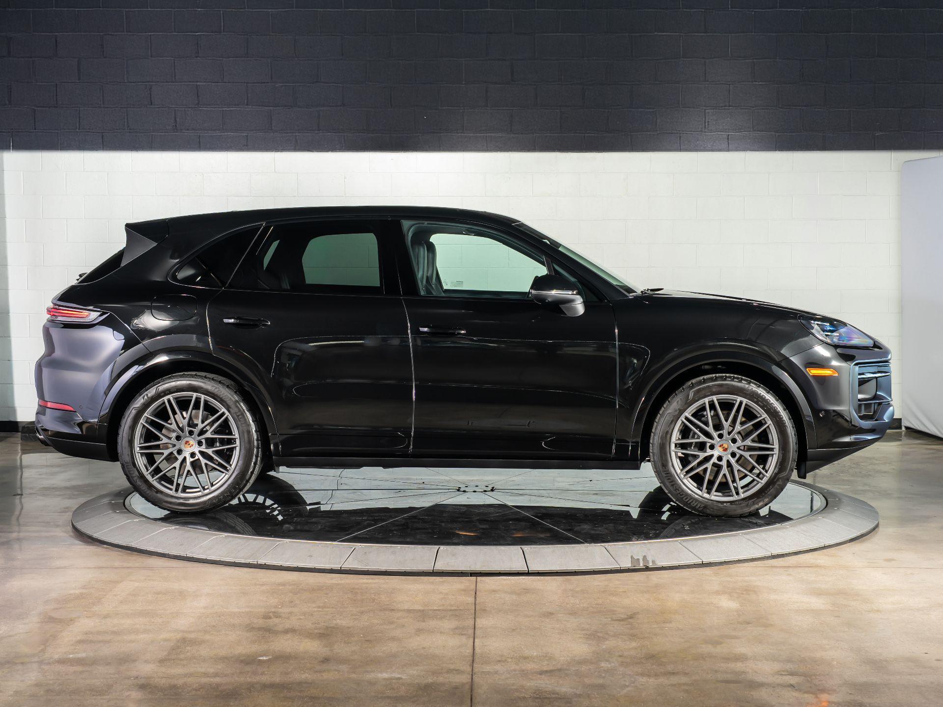 2025 Porsche Cayenne Base - Photo 6