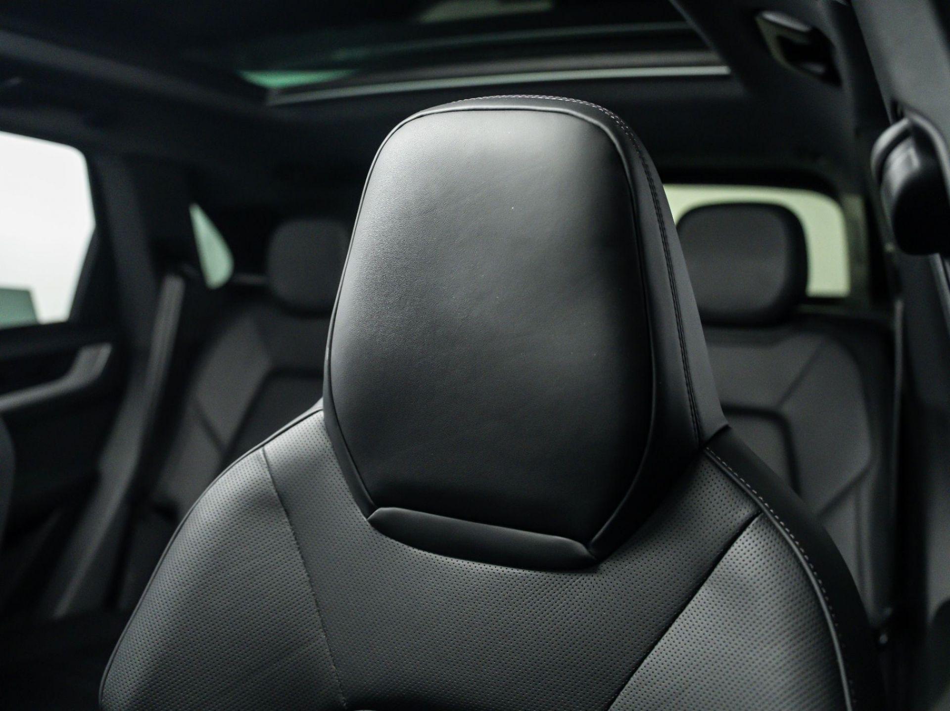 2025 Porsche Cayenne Base - Photo 17