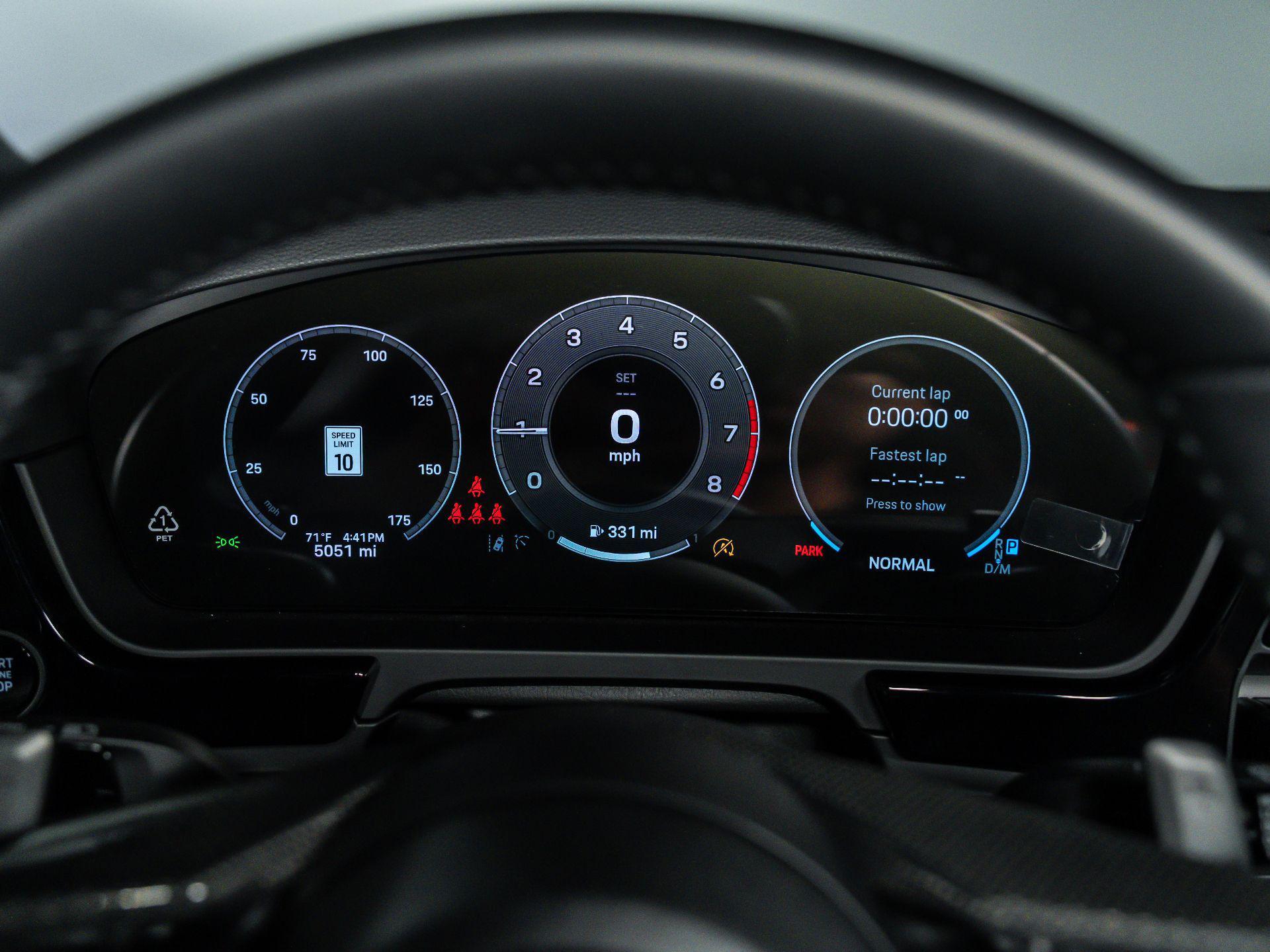 2025 Porsche Cayenne Base - Photo 23