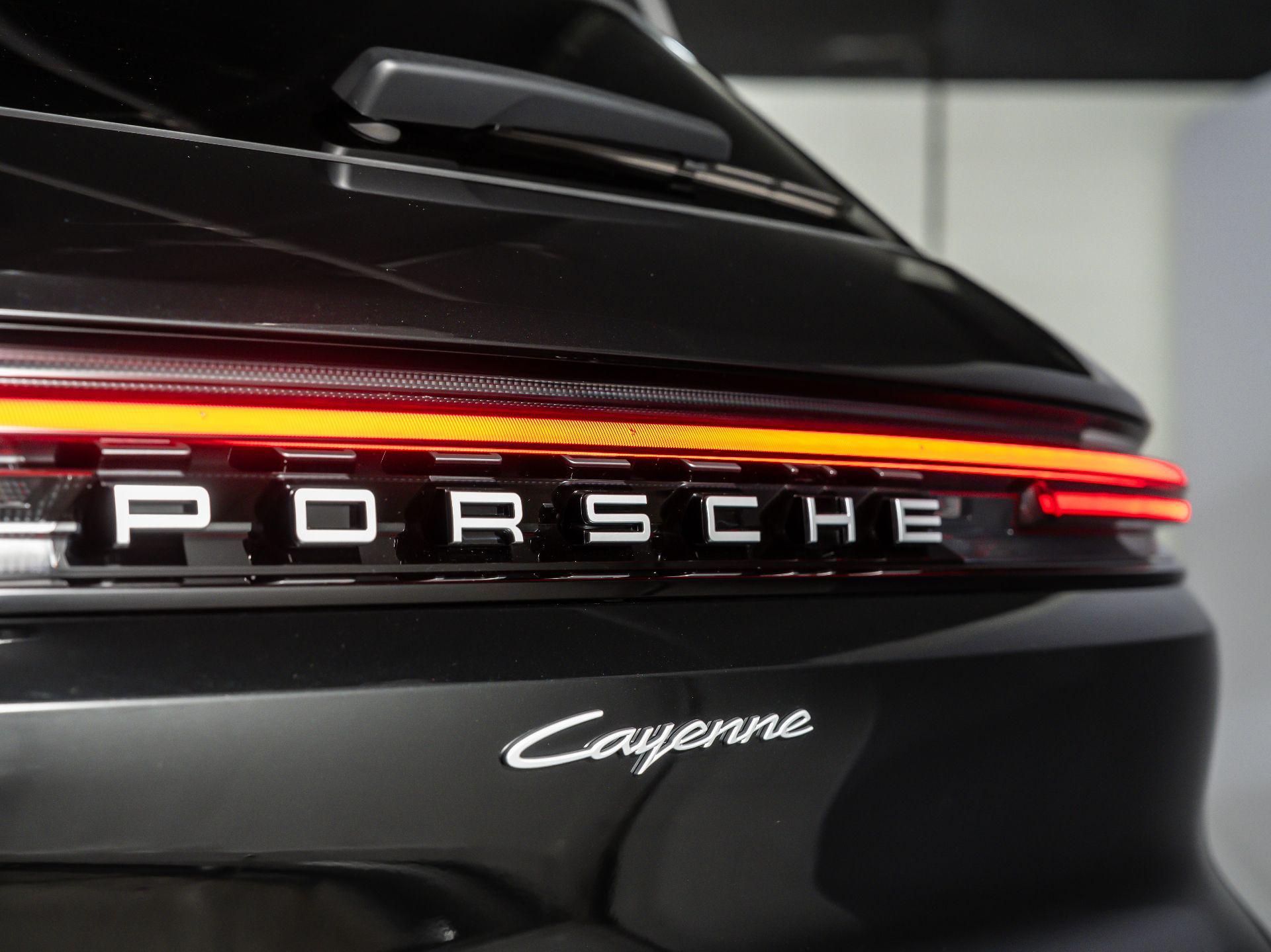 2025 Porsche Cayenne Base - Photo 31