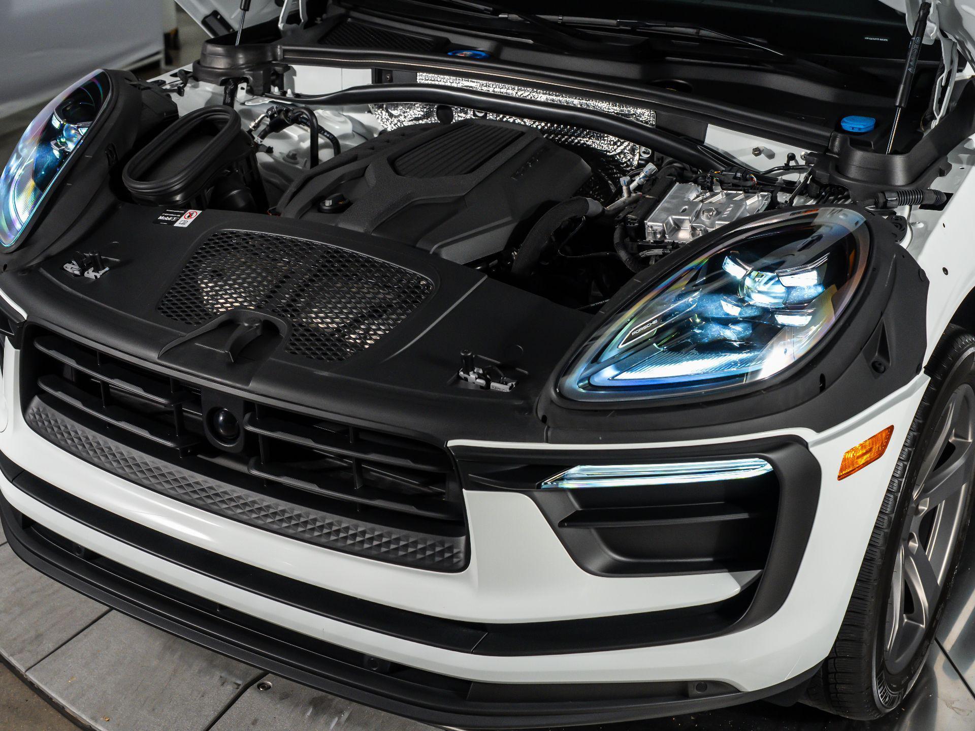 2026 Porsche Macan Base - Photo 14