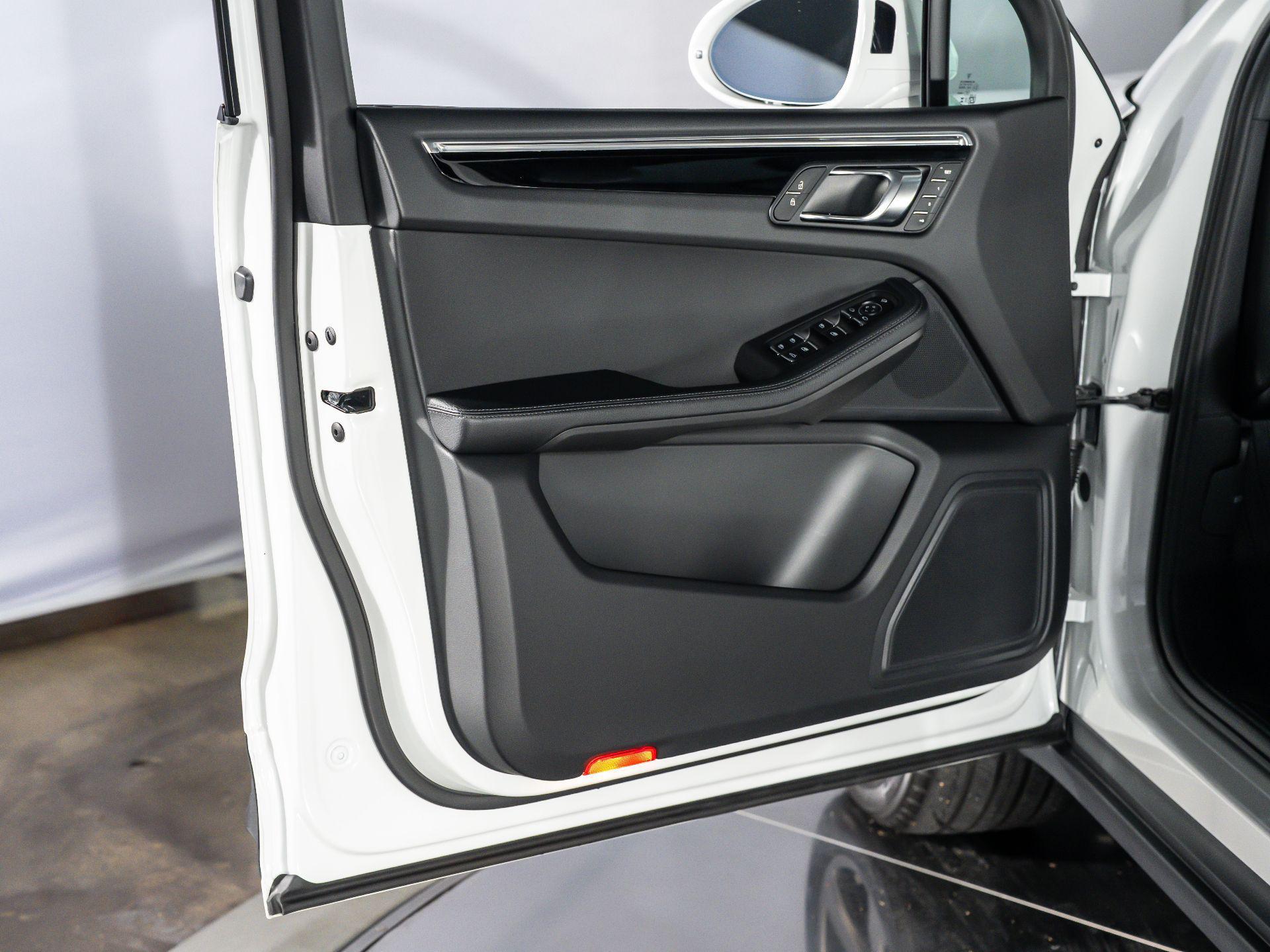 2026 Porsche Macan Base - Photo 27