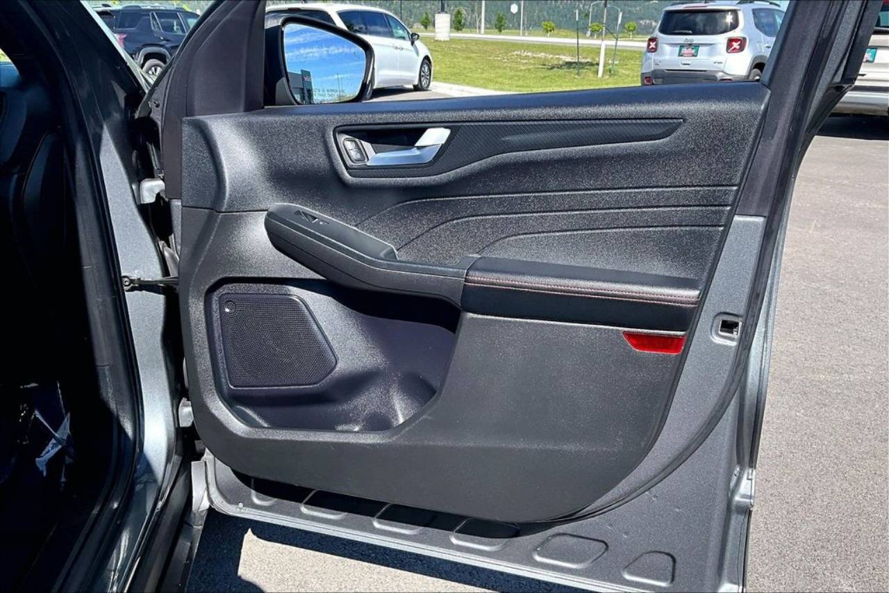 2024 Ford Escape ST-Line - Photo 24