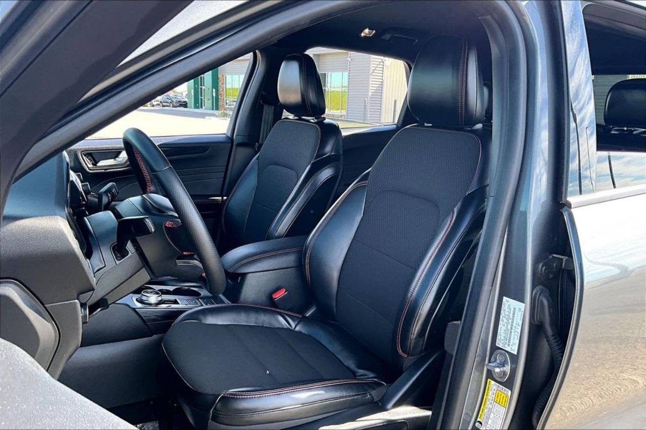 2024 Ford Escape ST-Line - Photo 25