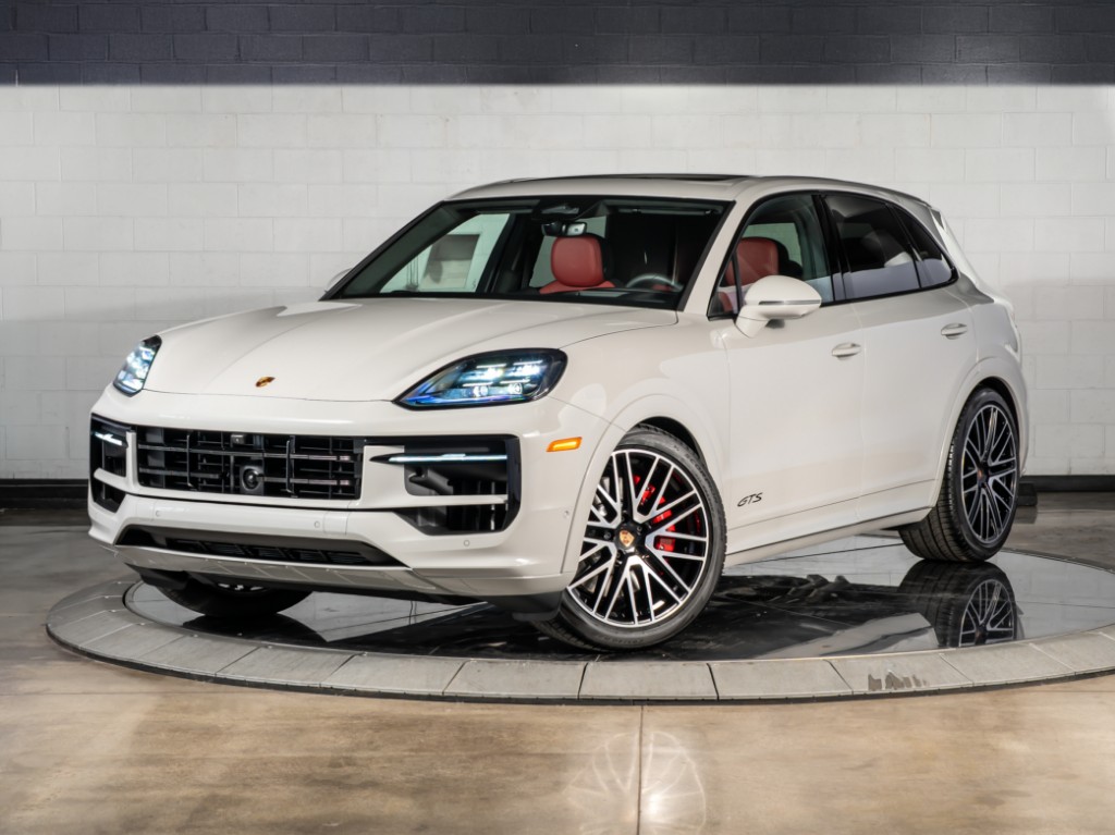 2026 Porsche Cayenne GTS GTS