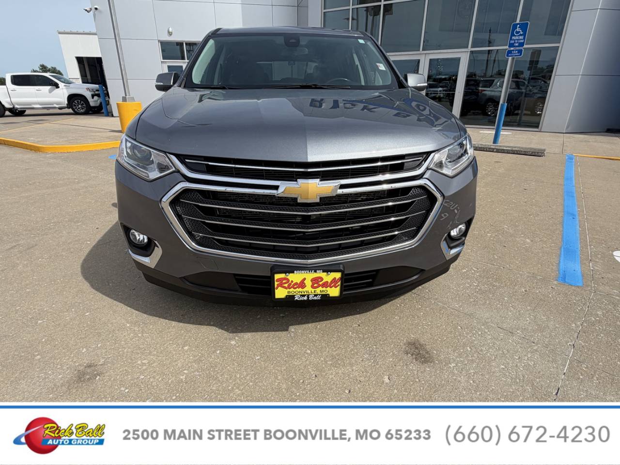Used 2021 Chevrolet Traverse 1LT with VIN 1GNEVGKW6MJ238413 for sale in Kansas City
