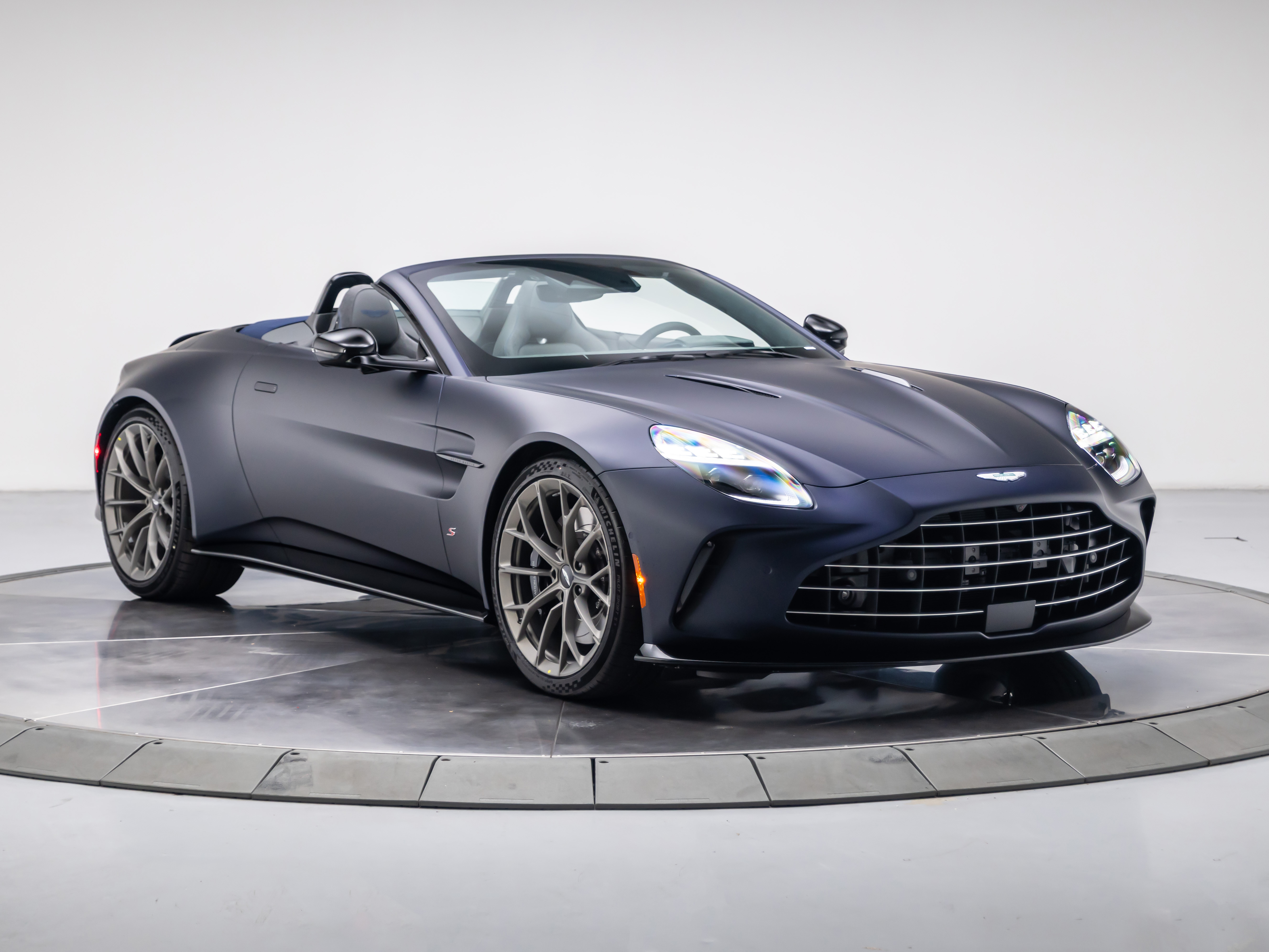 2026 Aston Martin Vantage 4.0 V8 Roadster's photo