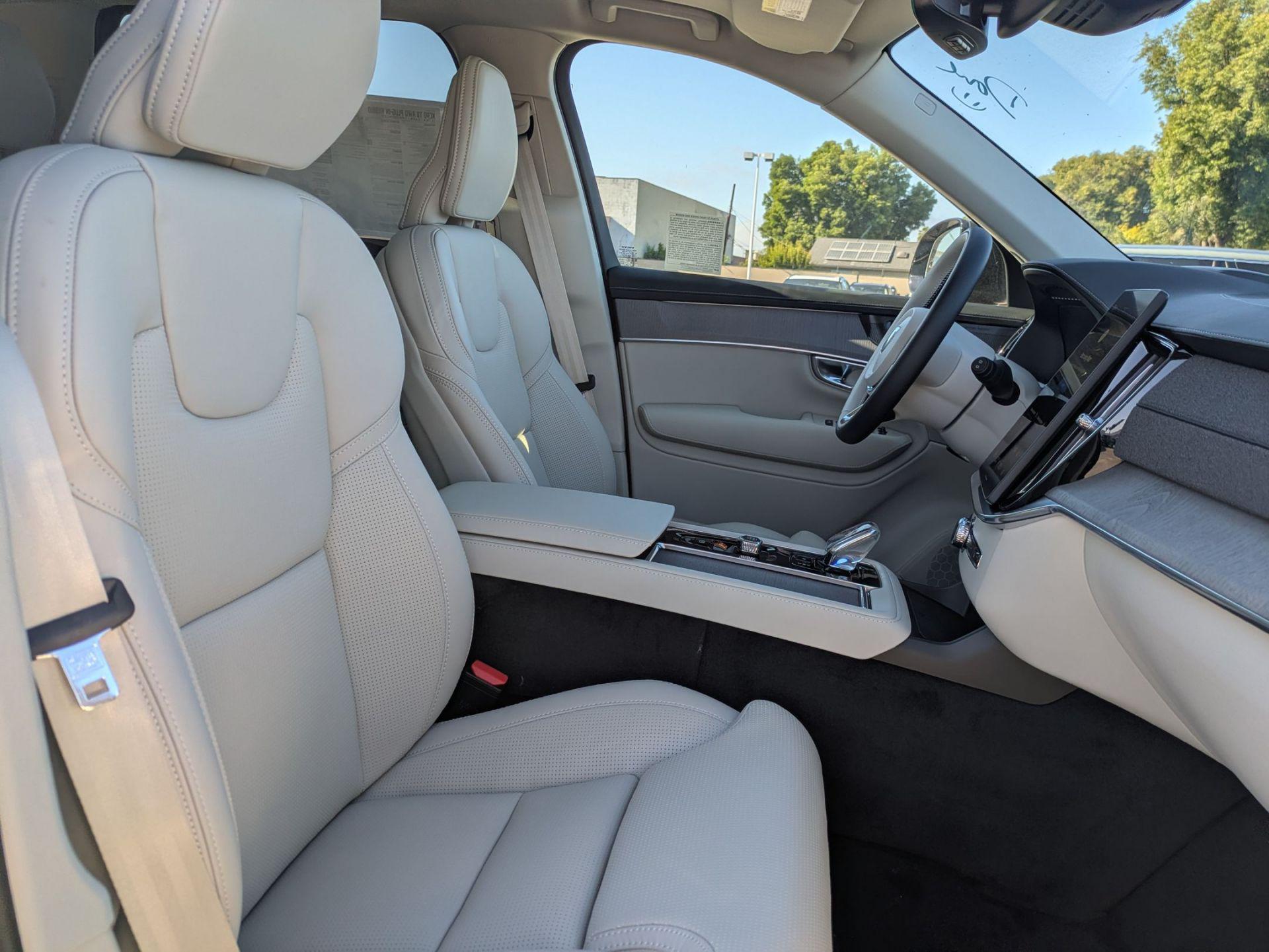 2026 Volvo XC90 Ultra - Photo 14