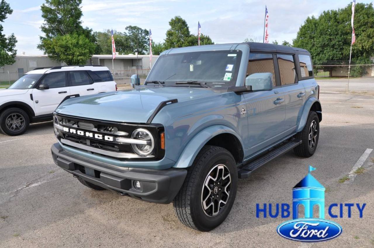 2023 Ford Bronco Outer Banks 4x4's photo