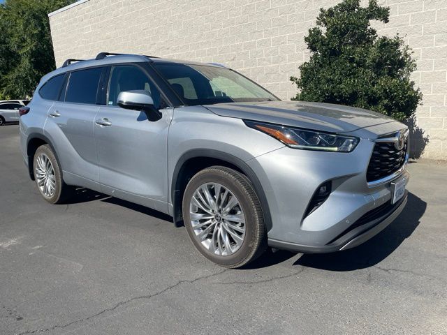 2022 Toyota Highlander Platinum