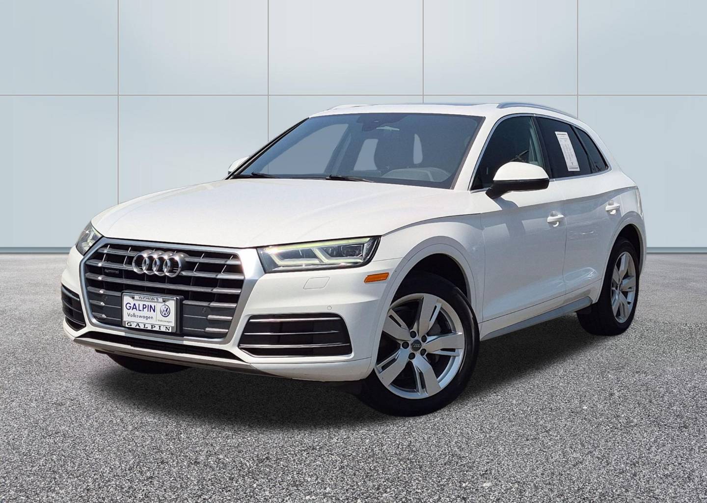 2018 Audi Q5 2.0T quattro S tronic Premium Plus's photo