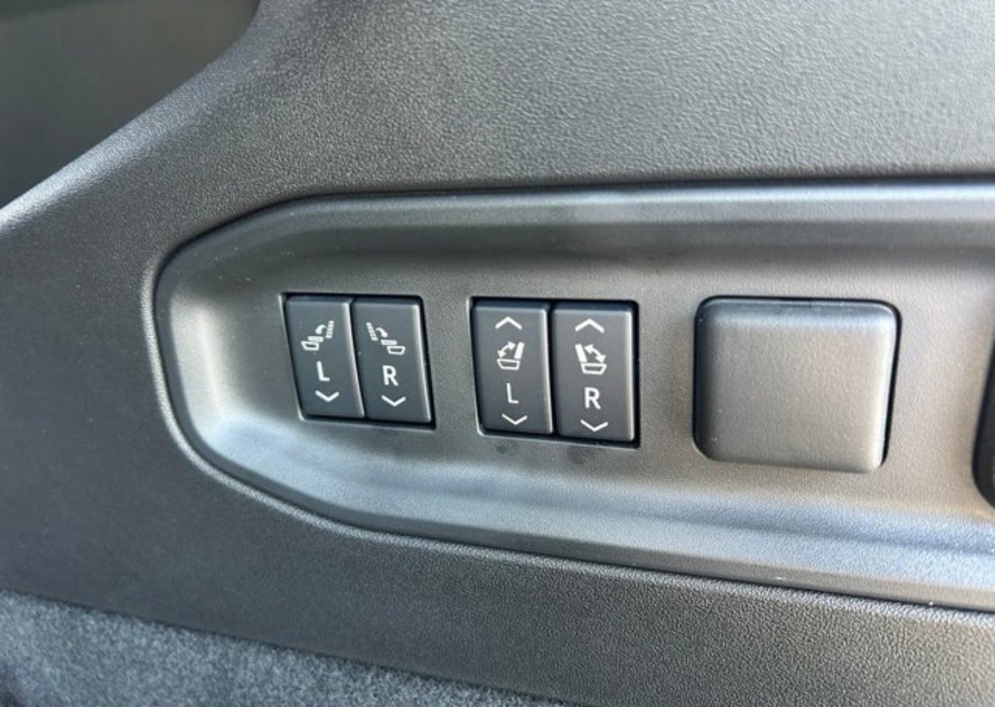 2026 Cadillac VISTIQ Platinum Sport - Photo 47