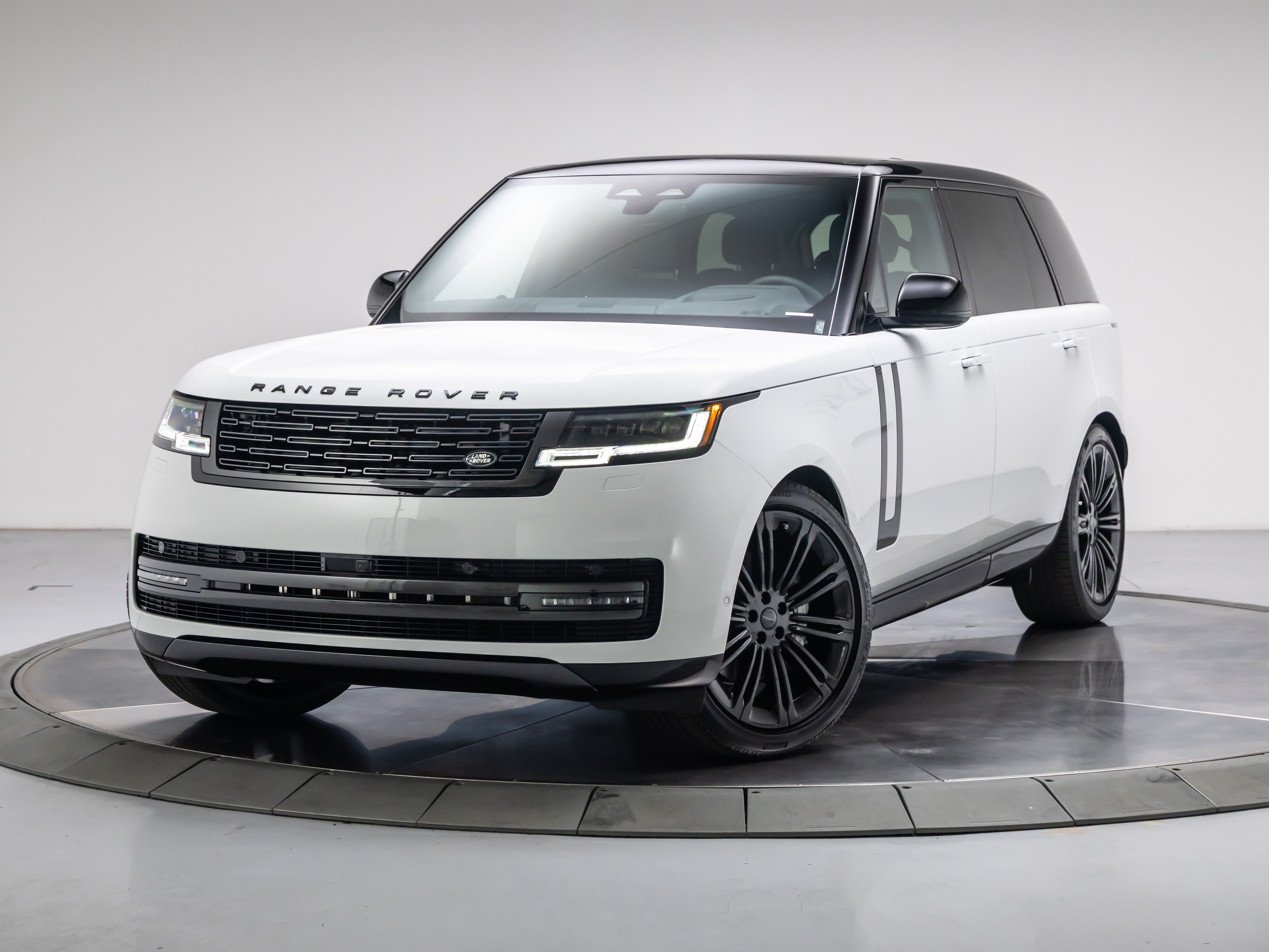 New 2026 Land Rover Range Rover P400 SE 7 Seat