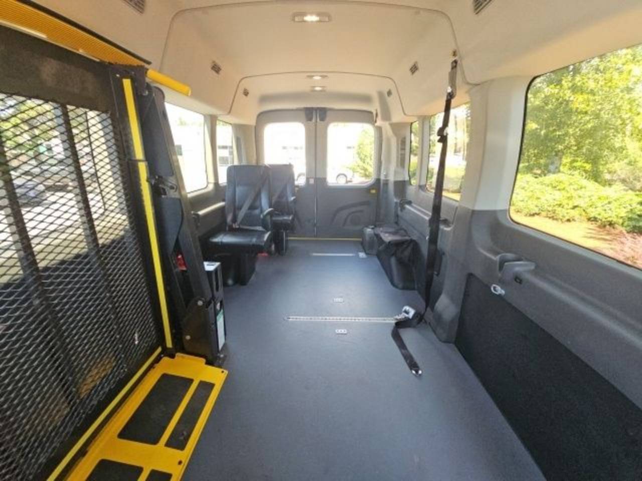 2021 Ford Transit Passenger Van XL - Photo 16