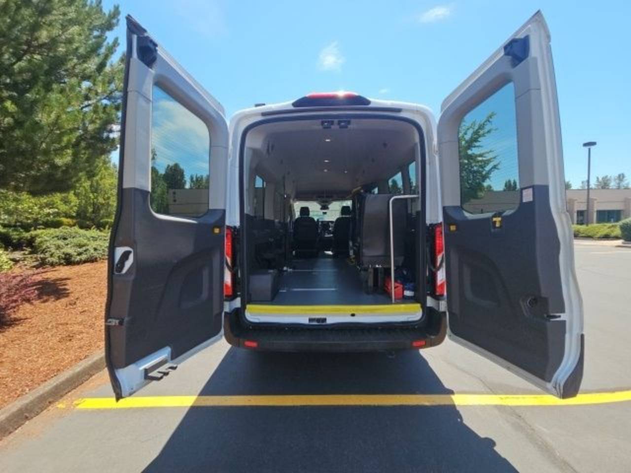 2021 Ford Transit Passenger Van XL - Photo 21