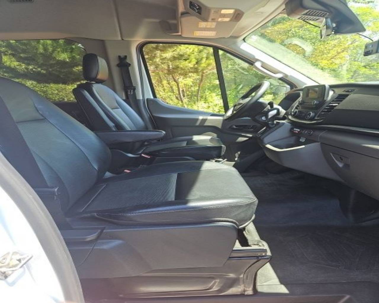 2021 Ford Transit Passenger Van XL - Photo 15