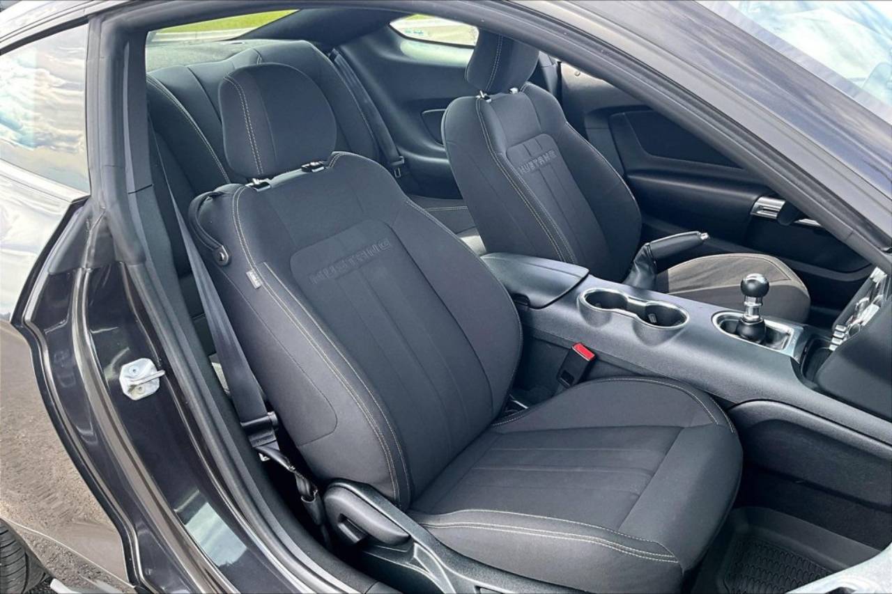2022 Ford Mustang GT - Photo 7