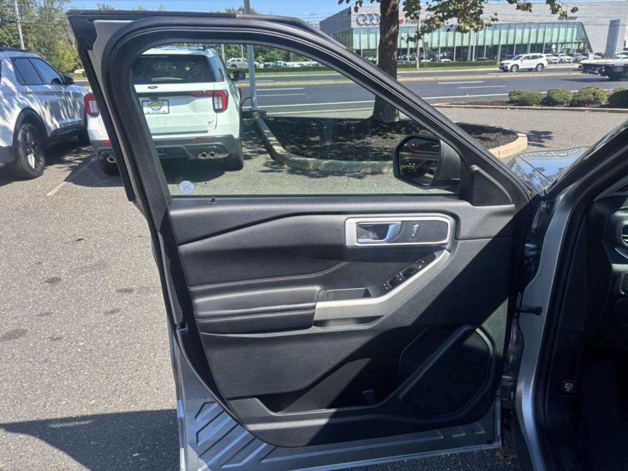 2022 Ford Explorer XLT - Photo 17