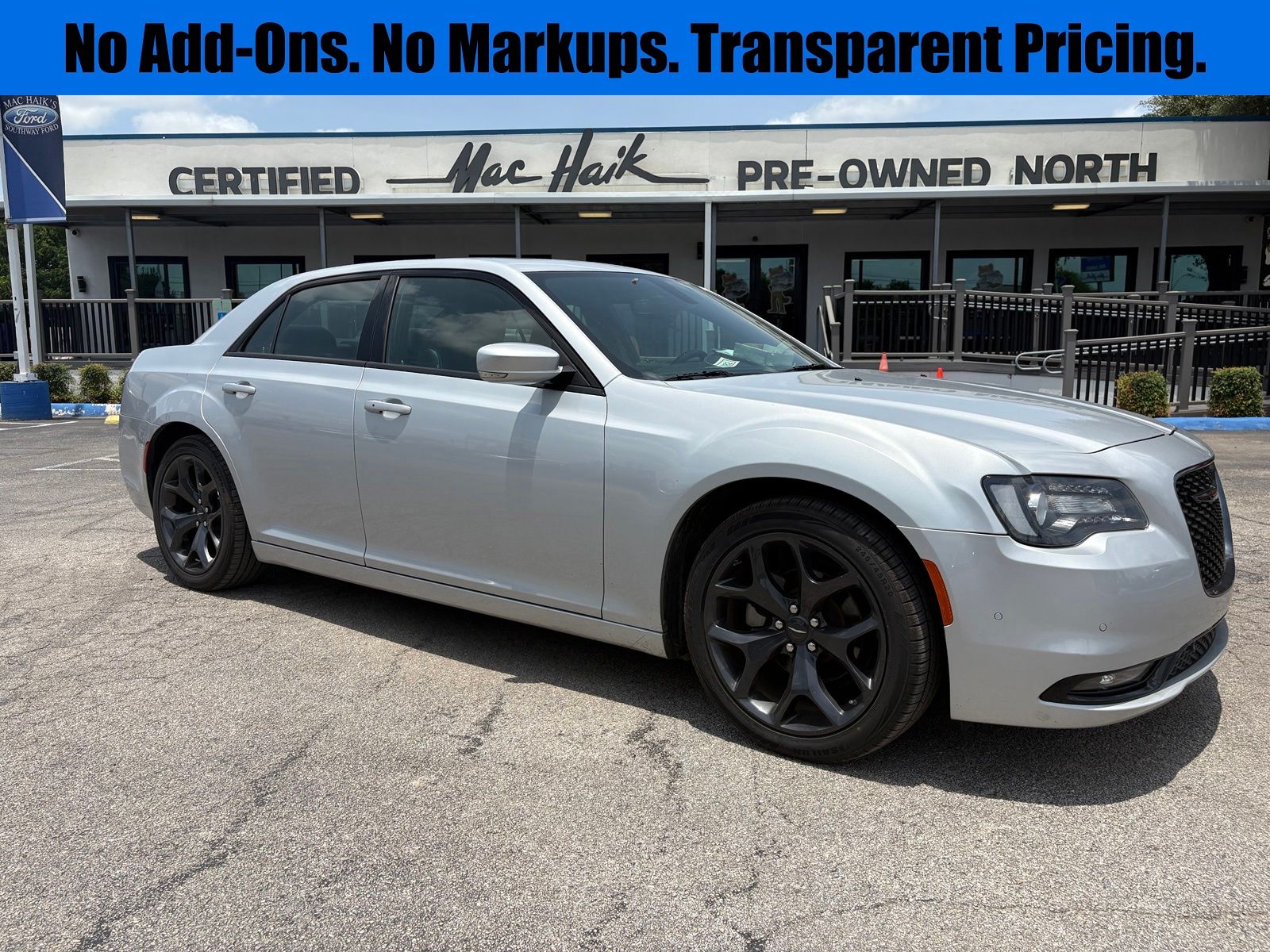 2023 Chrysler 300 S's photo