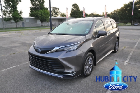 2023 Toyota Sienna XLE
