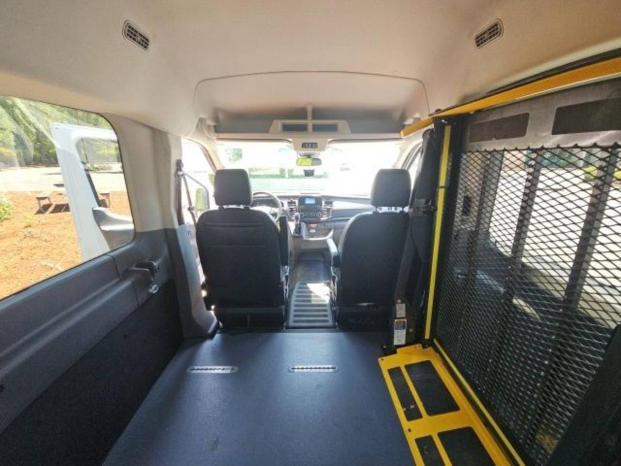 2021 Ford Transit Passenger Van XL - Photo 19