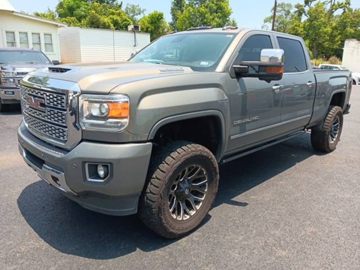 2018 GMC Sierra 4WD Crew Cab Standard Box Denali's photo