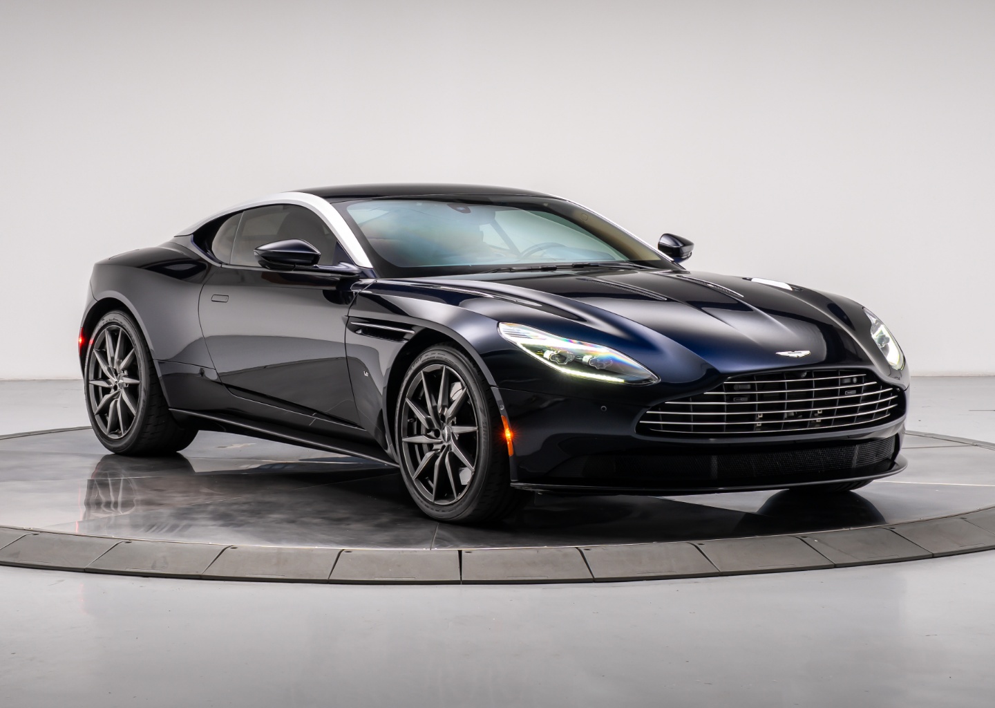 2018 Aston Martin DB11 V12 Coupe's photo