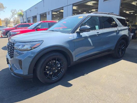 2025 Ford Explorer ST-LINE RWD (PL535)'s photo
