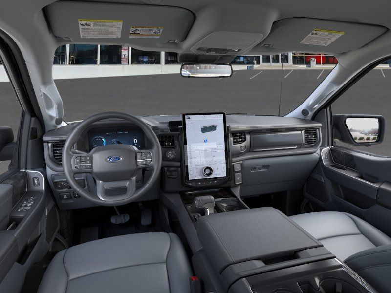 2025 Ford F-150 Lightning Flash - Photo 11