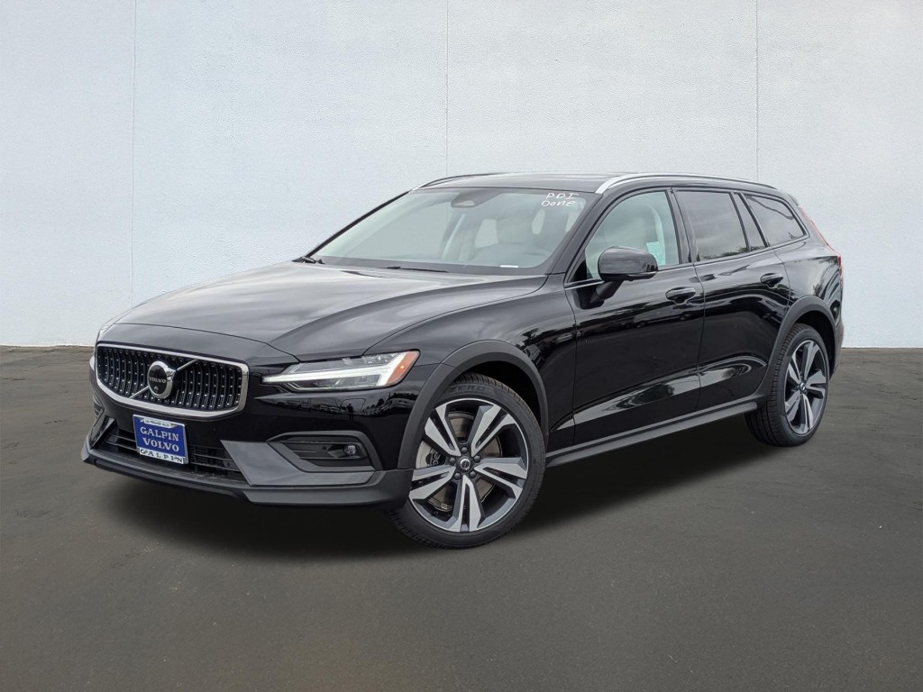 2026 Volvo V60 Cross Country Plus, B5 AWD Gas (mild hybrid)
