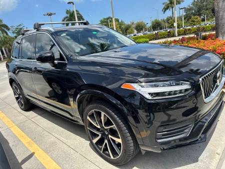 2022 Volvo XC90 T6 Momentum