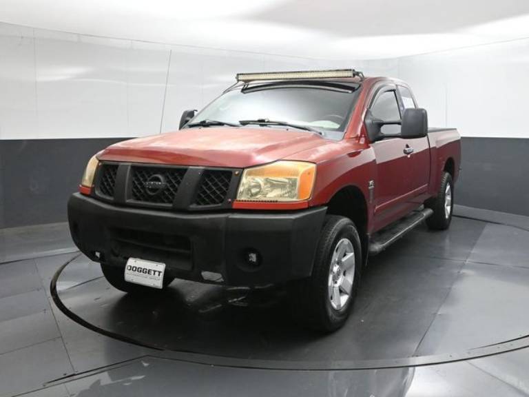 2004 Nissan Titan LE