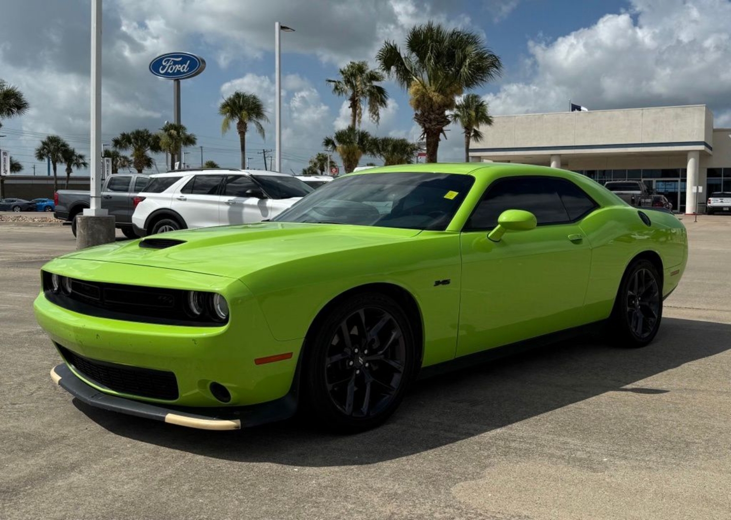 2023 Dodge Challenger R/T's photo