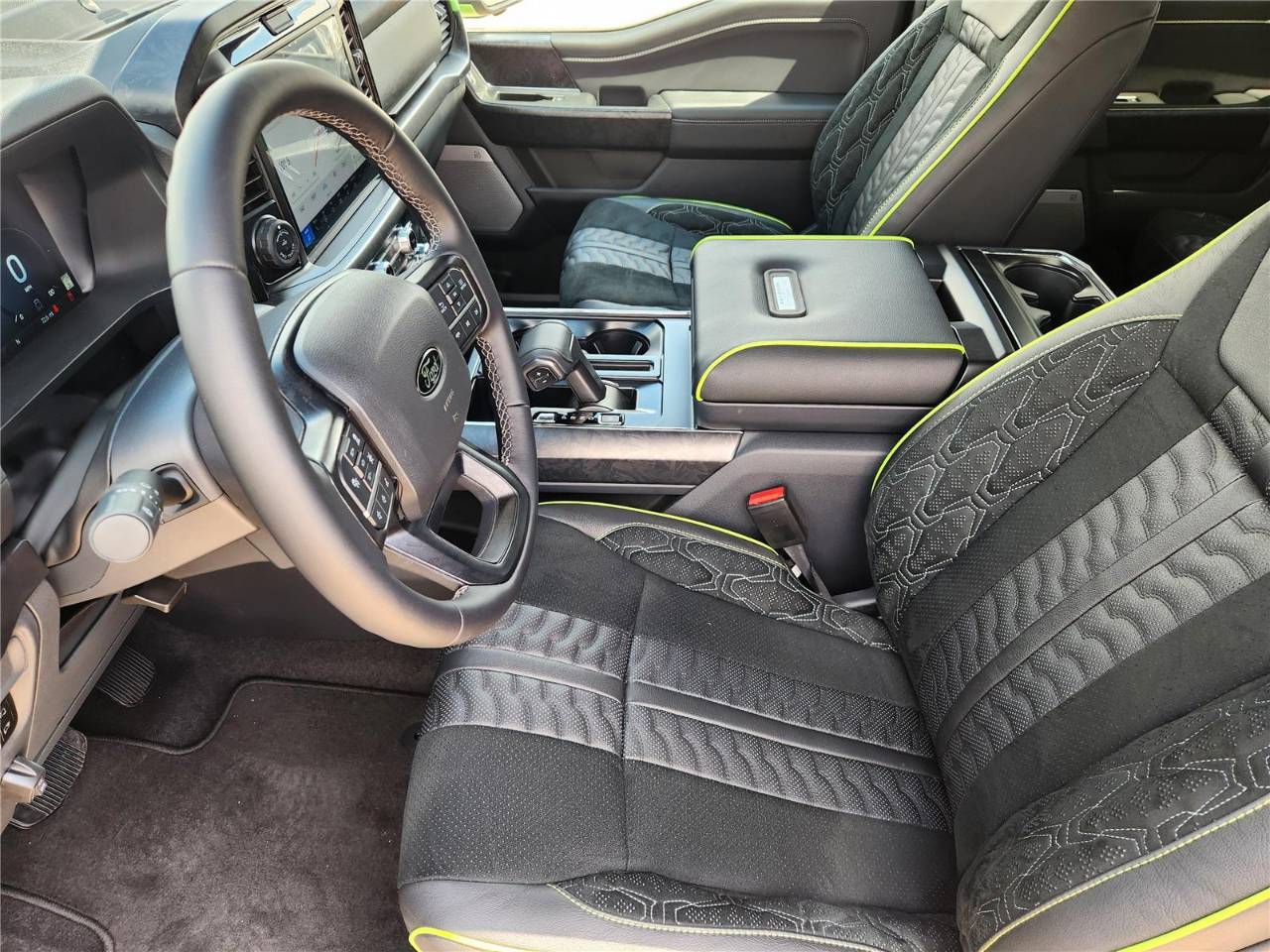 2025 Ford F-150 XLT - Photo 10