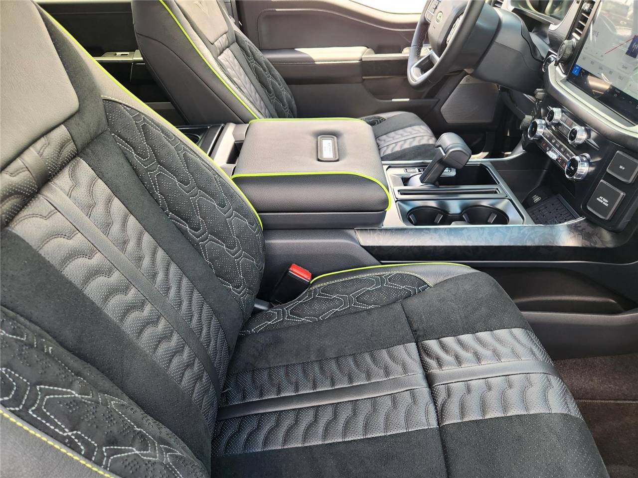 2025 Ford F-150 XLT - Photo 11