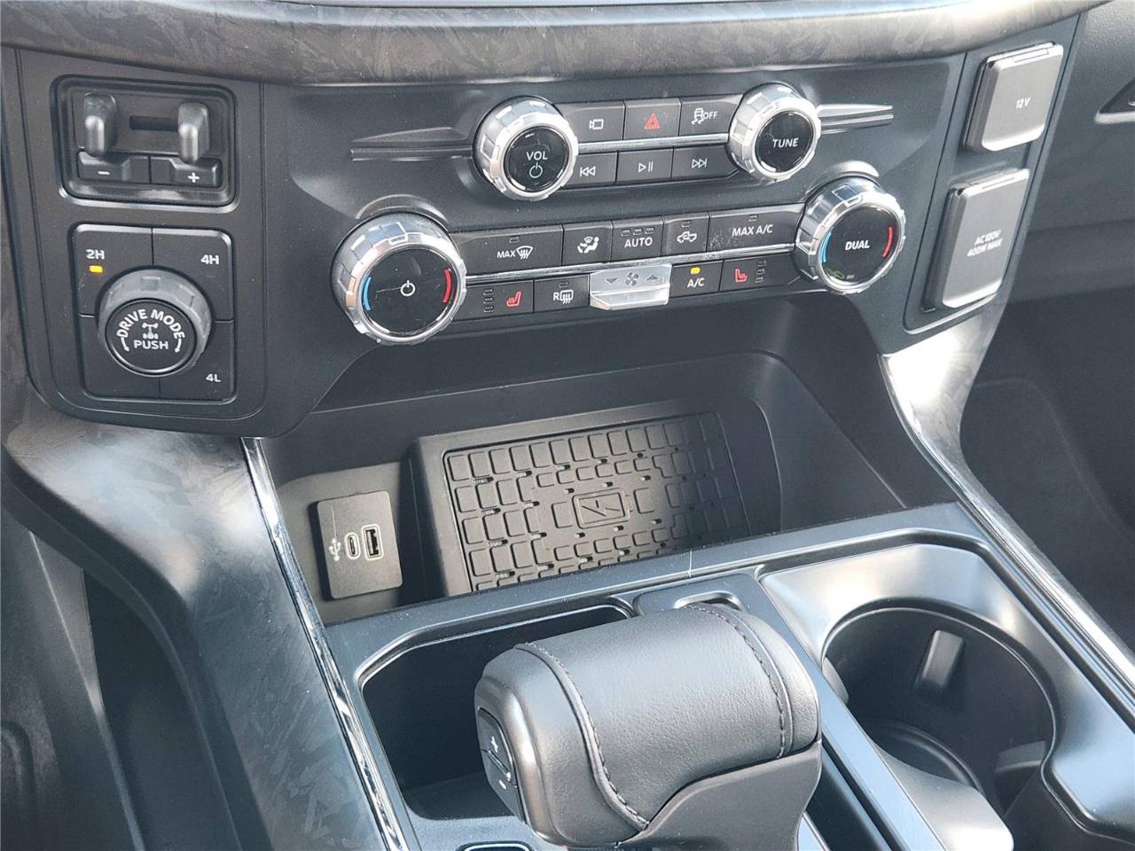 2025 Ford F-150 XLT - Photo 15