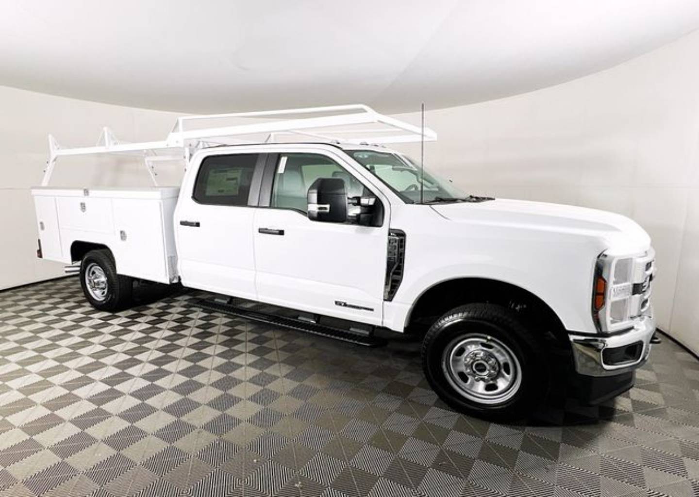 2026 Ford F-350 XL 4x4 Crew Cab 179-In SRW's photo