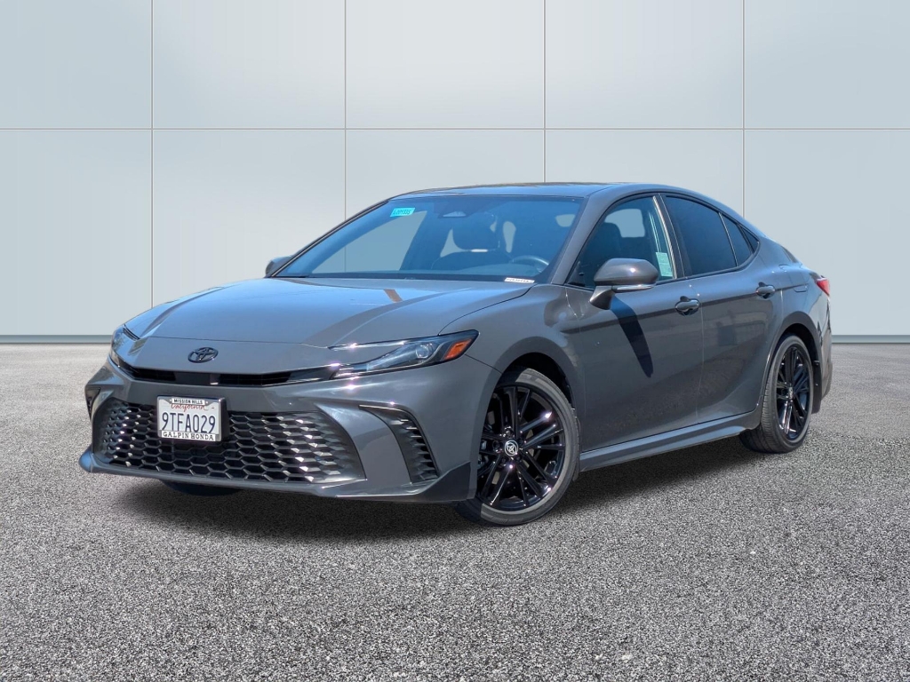 2025 Toyota Camry SE HYB