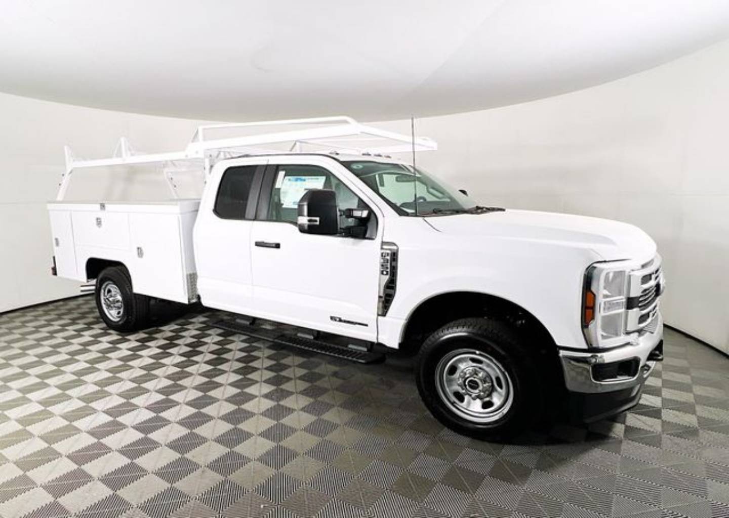 2026 Ford F-350 XL 4x4 SuperCab 168-In SRW's photo